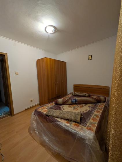 Apartament cu 3 camere decomandat în Sud