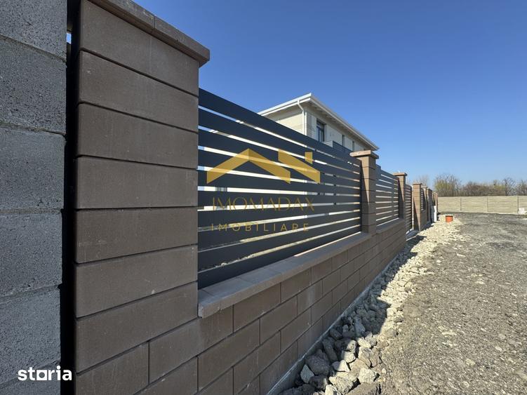 Casă cu 4 camere cu Teren 265 Mp în Sânmihaiu Român