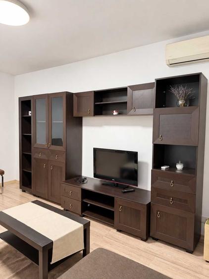 Apartament cu 3 camere decomandat în Fizicienilor
