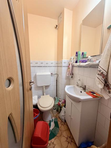 Apartament cu 3 camere semidecomandat în Aradului