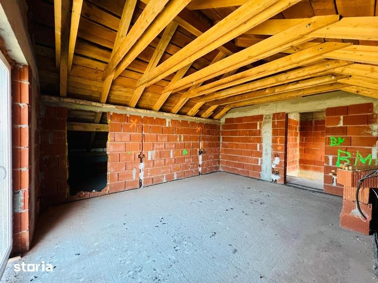 Casă cu 5 camere cu Teren 743 Mp în Oșorhei