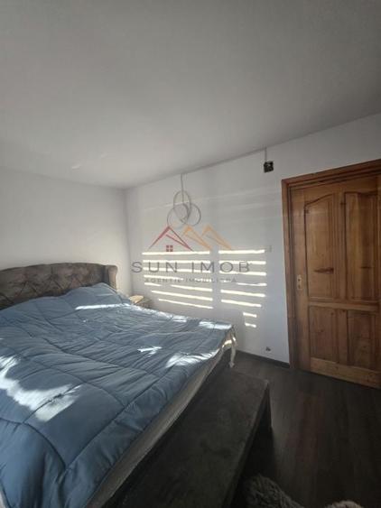 Apartament cu 3 camere semidecomandat în Câmpinița