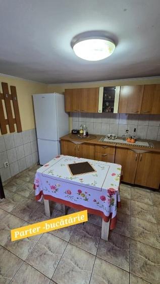 Casă individuală cu 5 camere cu Teren 935 Mp în Central