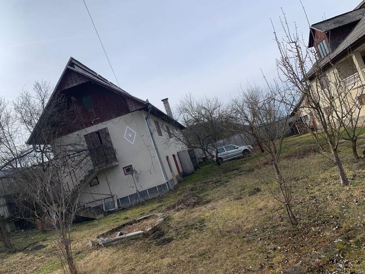 Casă cu 4 camere cu Teren 2000 Mp în Hida