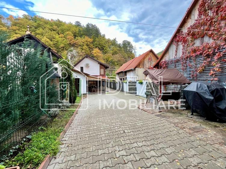 Casă individuală cu 5 camere cu Canalizare în Cisnădioara