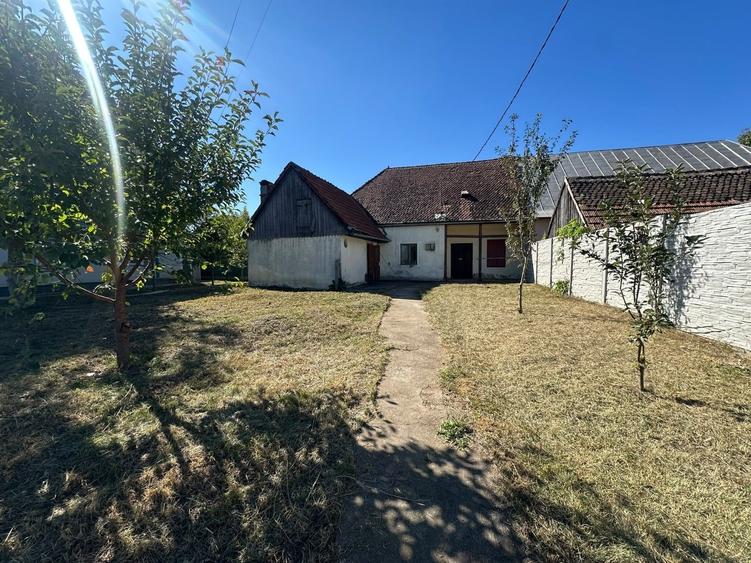Casă individuală cu 3 camere cu Teren 354 Mp în Tractorul