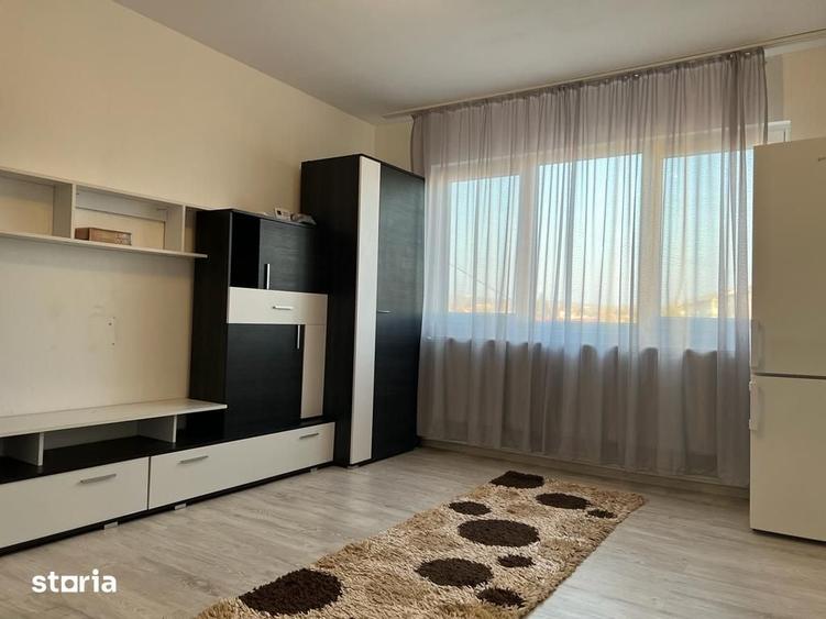 Apartament cu 3 camere semidecomandat în Micro 5