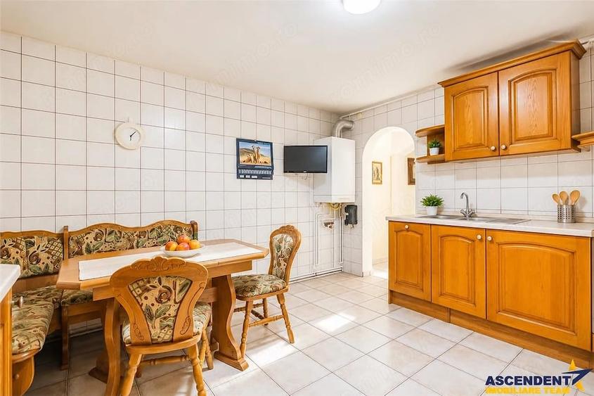 Casă cu Teren 343 Mp în Florilor