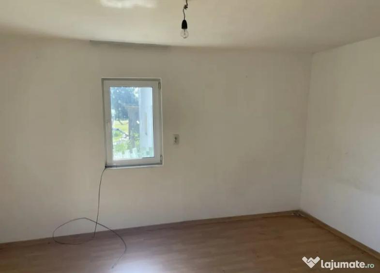Casă cu 3 camere cu Teren 900 Mp în Dănila