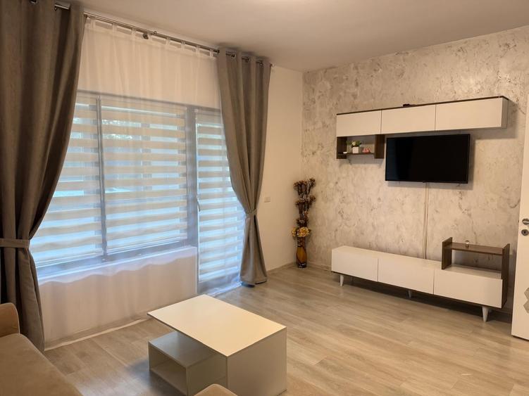 Apartament cu 2 camere decomandat în Apărătorii Patriei
