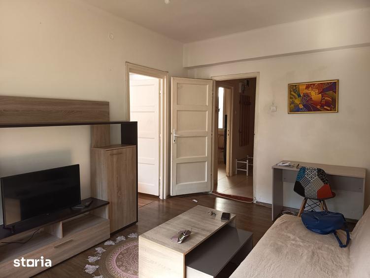 Apartament cu 2 camere semidecomandat în Gruia