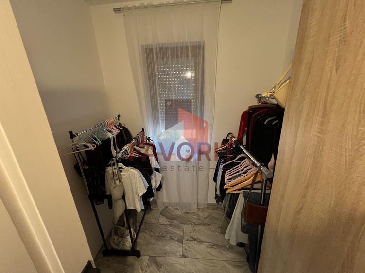 Casă individuală cu 5 camere cu Canalizare în Plopi