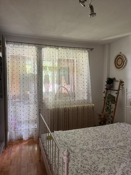 Apartament cu 3 camere decomandat în Izvoru Crișului