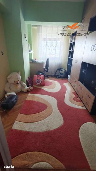 Apartament cu 3 camere decomandat în Cetate