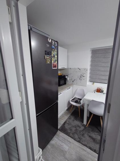 Apartament cu 2 camere decomandat în Micro 11