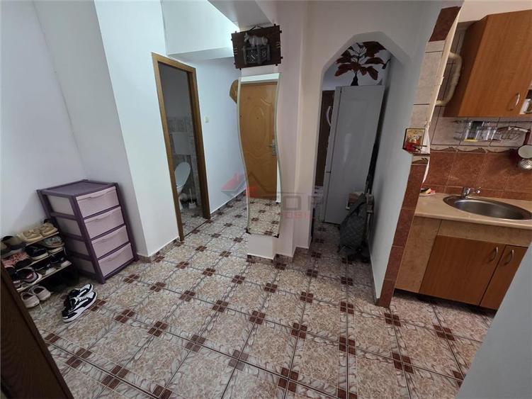 Apartament cu 3 camere decomandat în Dacia