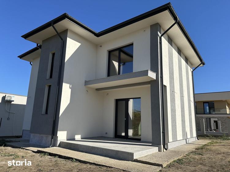 Casă cu 4 camere cu Teren 500 Mp în Podu Roș