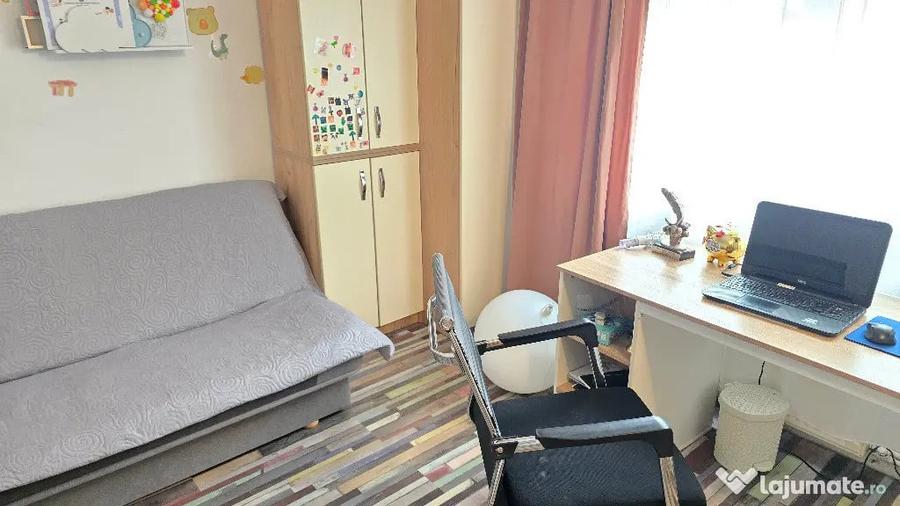 Apartament cu 4 camere decomandat în Central