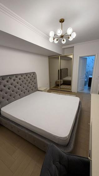 Apartament cu 3 camere decomandat, mobilat în Casa de Cultură