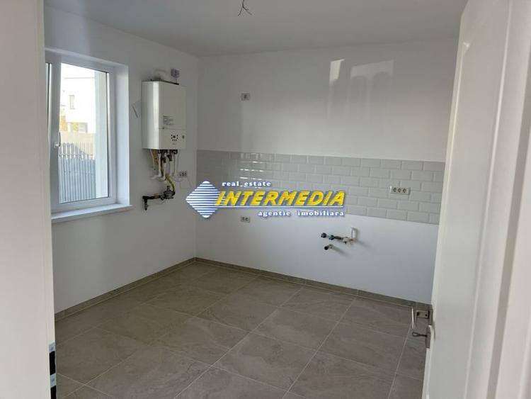 Casă individuală cu 4 camere cu Canalizare în Cetate