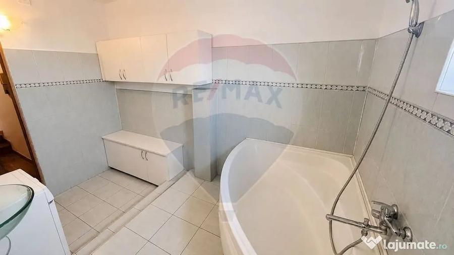 Apartament cu 3 camere decomandat în Rogerius