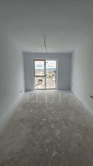 Apartament cu 3 camere semidecomandat în Mărăști