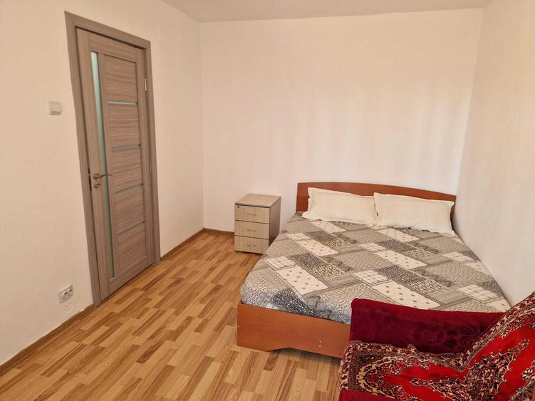 Apartament cu 2 camere semidecomandat în Sărari