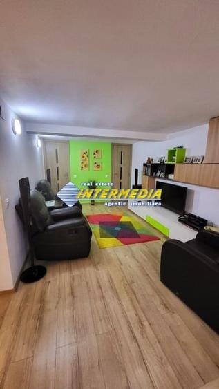 Apartament cu 3 camere decomandat, mobilat în Cetate