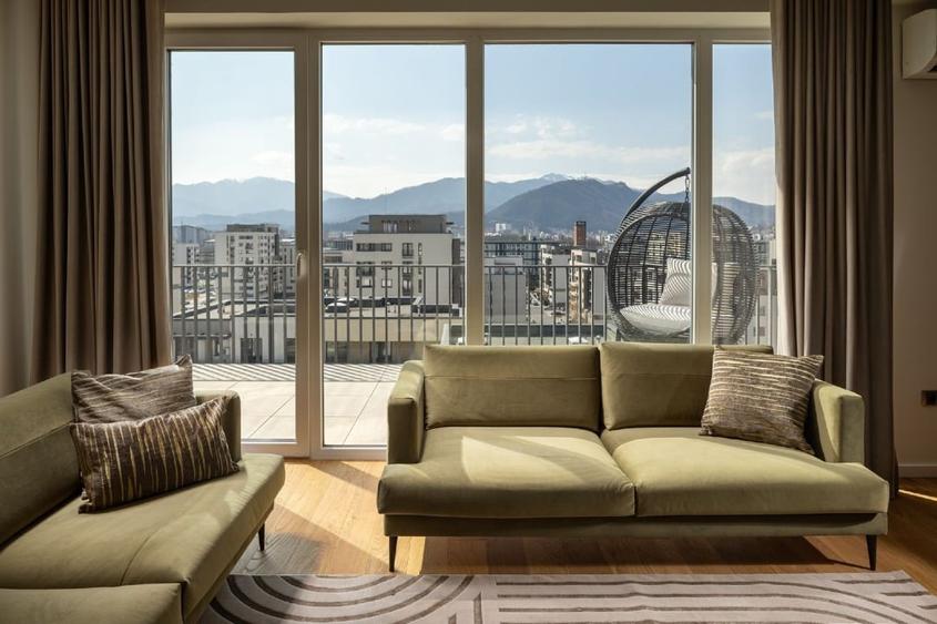Apartament cu 3 camere decomandat, mobilat în Tractorul