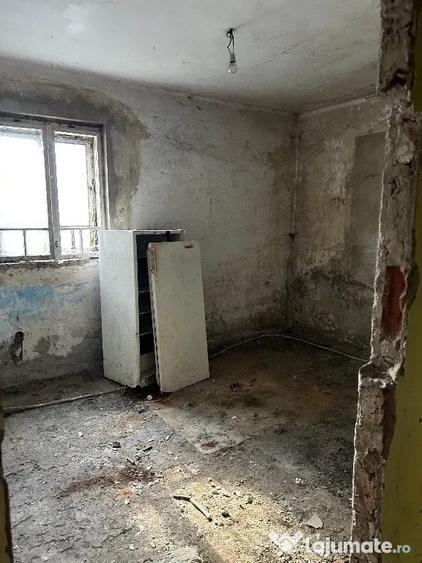 Apartament cu 2 camere semidecomandat în Băi