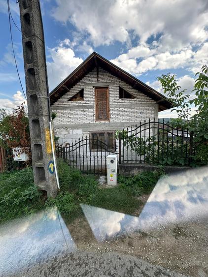 Casă individuală cu 3 camere cu Canalizare în Brănești