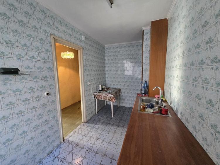 Apartament cu 3 camere decomandat în Drumul Taberei