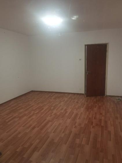 Garsonieră semidecomandată în Apărătorii Patriei