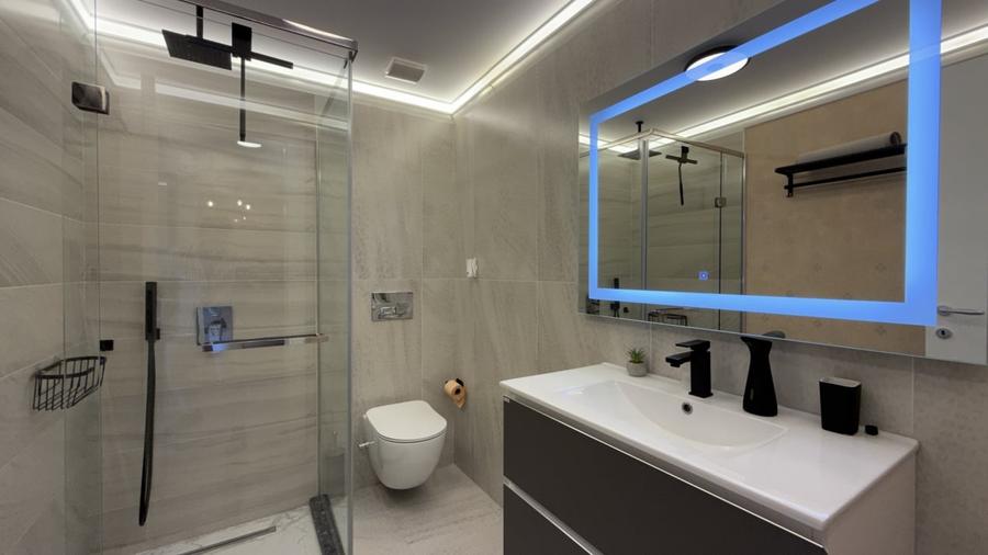 Apartament cu 3 camere decomandat, mobilat în Mamaia