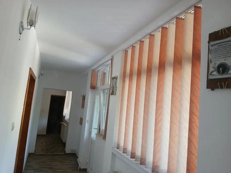 Casă cu 4 camere cu Teren 800 Mp în Uivar