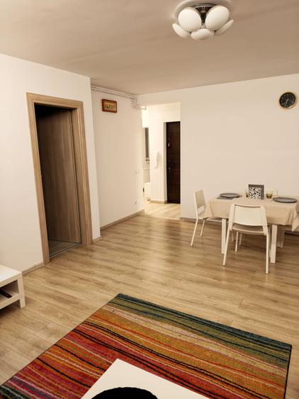 Apartament cu 3 camere decomandat în Jiului