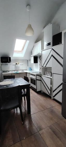 Apartament cu 4 camere decomandat în Florești