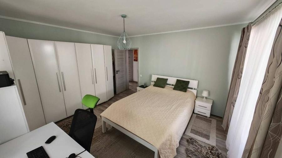 Apartament cu 3 camere decomandat în Exterior Vest