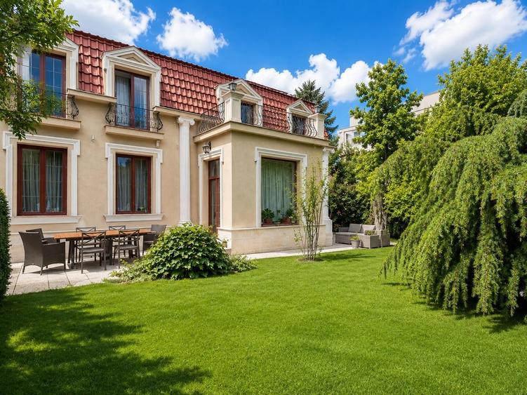 Casă individuală cu 5 camere cu Canalizare în Băneasa