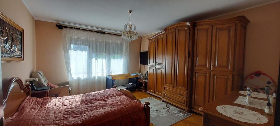 Birou, de 480 mp, în Budai