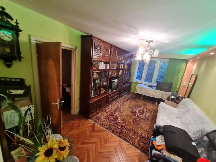 Apartament cu 4 camere semidecomandat, mobilat în Gorjului