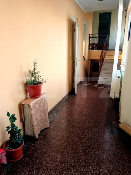 Casă individuală cu 4 camere cu Canalizare în Mândra