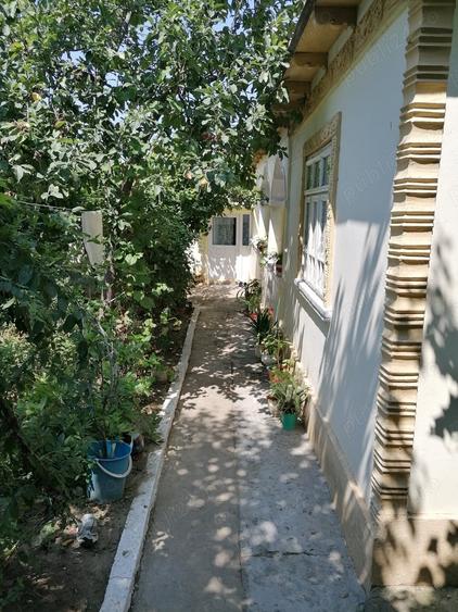 Casă cu 5 camere în Rachelu