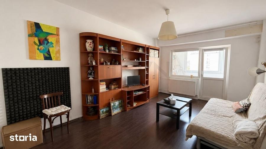 Apartament cu 4 camere decomandat în Tei