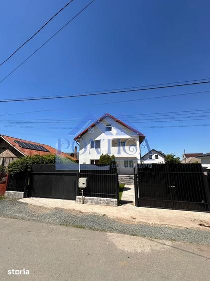 Casă cu 7 camere cu Canalizare în Poarta Albă