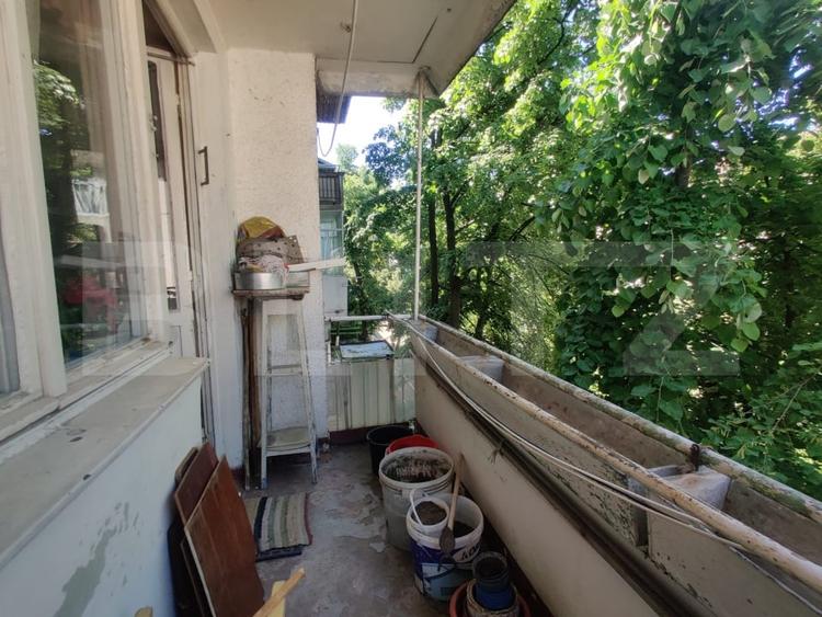 Apartament cu 3 camere semidecomandat, mobilat în Rogerius