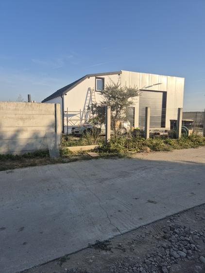 Casă cu 2 camere în Săbăreni