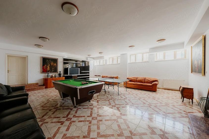 Casă cu 8 camere cu Teren 2500 Mp în Ghermănești