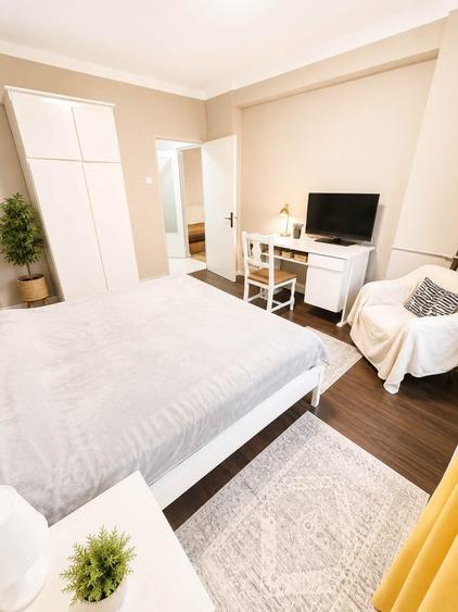 Apartament cu 3 camere decomandat în Central