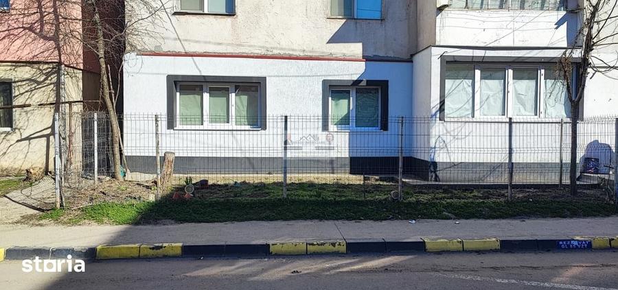 Apartament cu 4 camere decomandat în Străoane